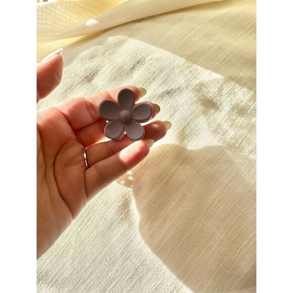 Purple cute flower hair clip - Picture 3 of 3